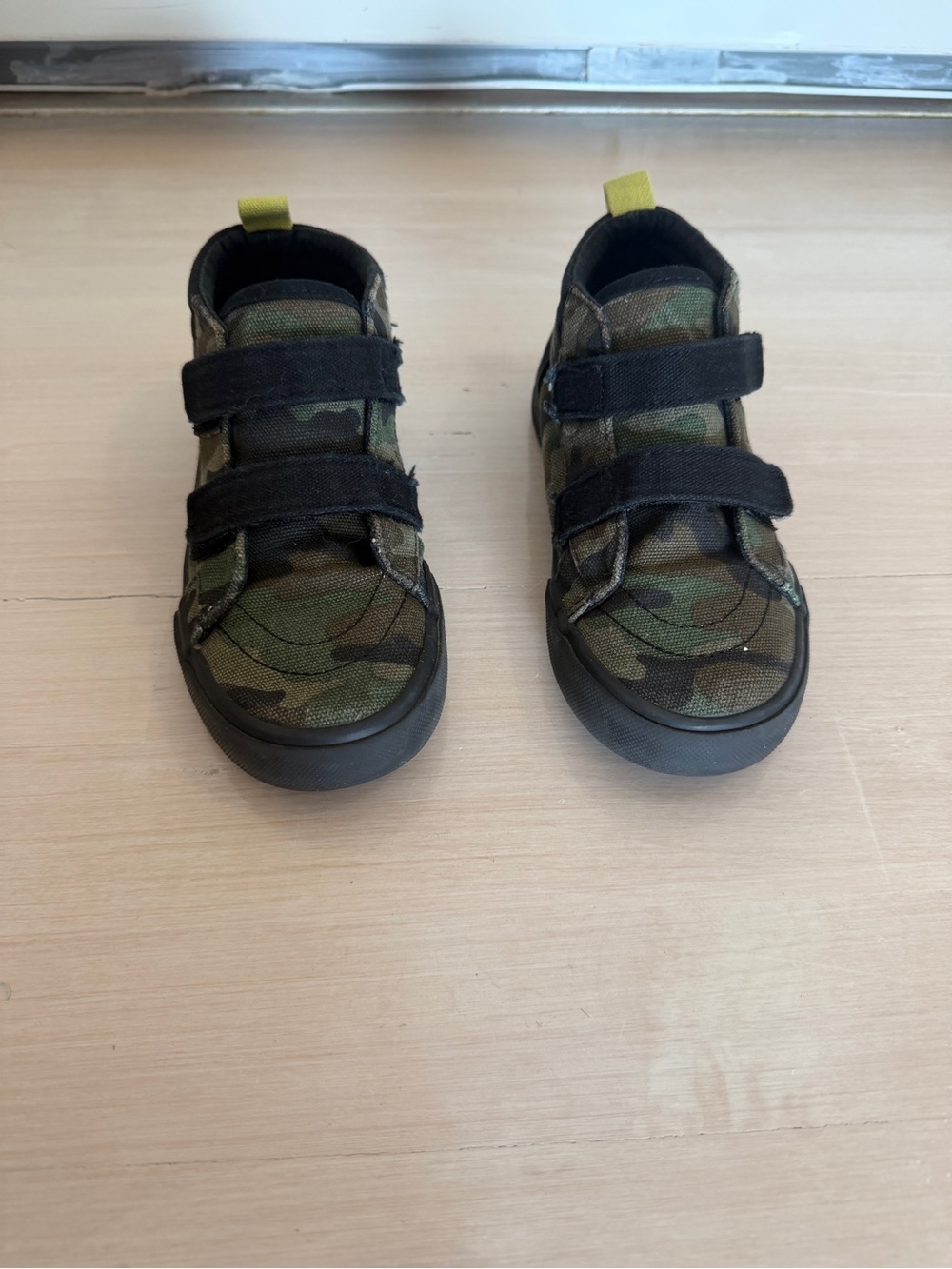 Boys Old Navy Velcro Sneakers Green Black Camo Size 11C